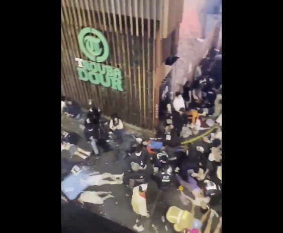 Δεκάδες άνθρωποι ποδοπατήθηκαν σε κέντρο διασκέδασης